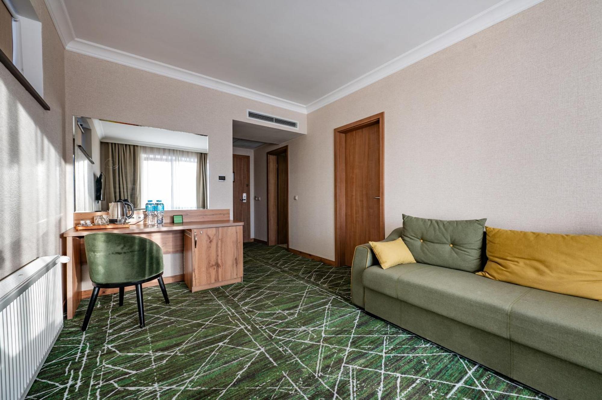 Wyndham Garden Hotel 4*